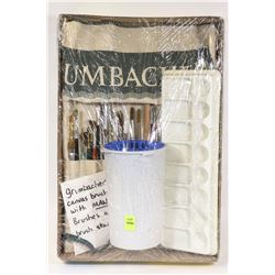 GRUMBACHER CANVAS BRUSH WITH BRUSHES + STAND