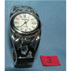 Quality quartz ladies silver tone bracelet watch