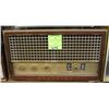Image 1 : Vintage Magnavox table top radio