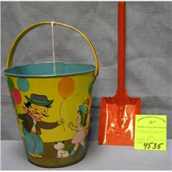 Vintage all tin child?s sand pail and shovel set