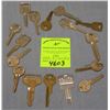 Image 1 : Collection of vintage automotive keys