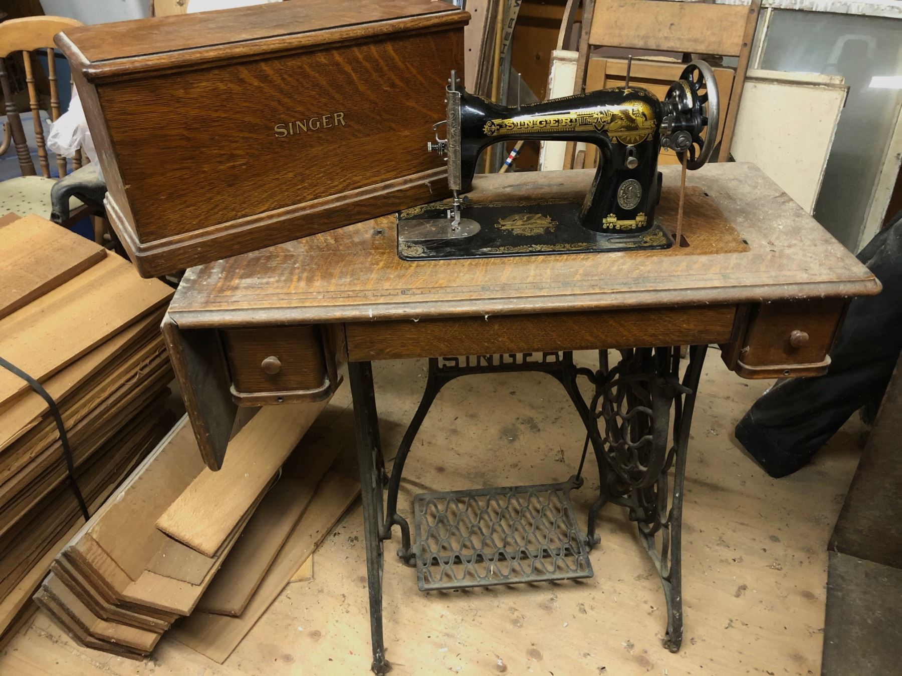 ANTIQUE SINGER COFFIN TOP TREADLE SEWING MACHINE