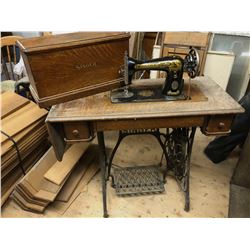 ANTIQUE SINGER COFFIN TOP TREADLE SEWING MACHINE
