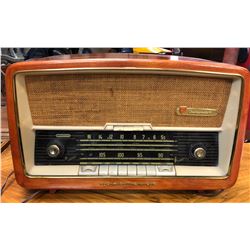 VINTAGE NORDMENDE RADIO - MADE IN GERMANY