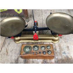 ANTIQUE SCALE WITH COMPLETE WEIGHT SET