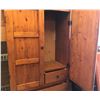 Image 2 : PINE ARMOIRE