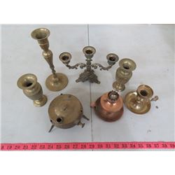 LOT OF ASSORTED BRASS ITEMS (CANDLE HOLDERS, ETC.)