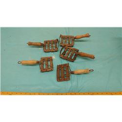 LOT OF FIVE VINTAGE CURRY COMBS