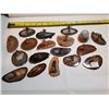 Image 1 : LARGE LOT OF POLISHED ROCK SLICES WITH ORNAMENTAL FIGURES ATTACHED