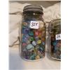 Image 2 : 2 JARS FULL OF MARBLES
