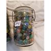 Image 5 : 2 JARS FULL OF MARBLES
