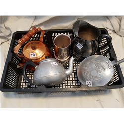 2 TEAPOTS (POT WITH LID (EVERLAST) AND 2 OTHER ITEMS