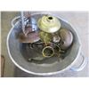 Image 2 : BIN OF LAMPS AND PARTS