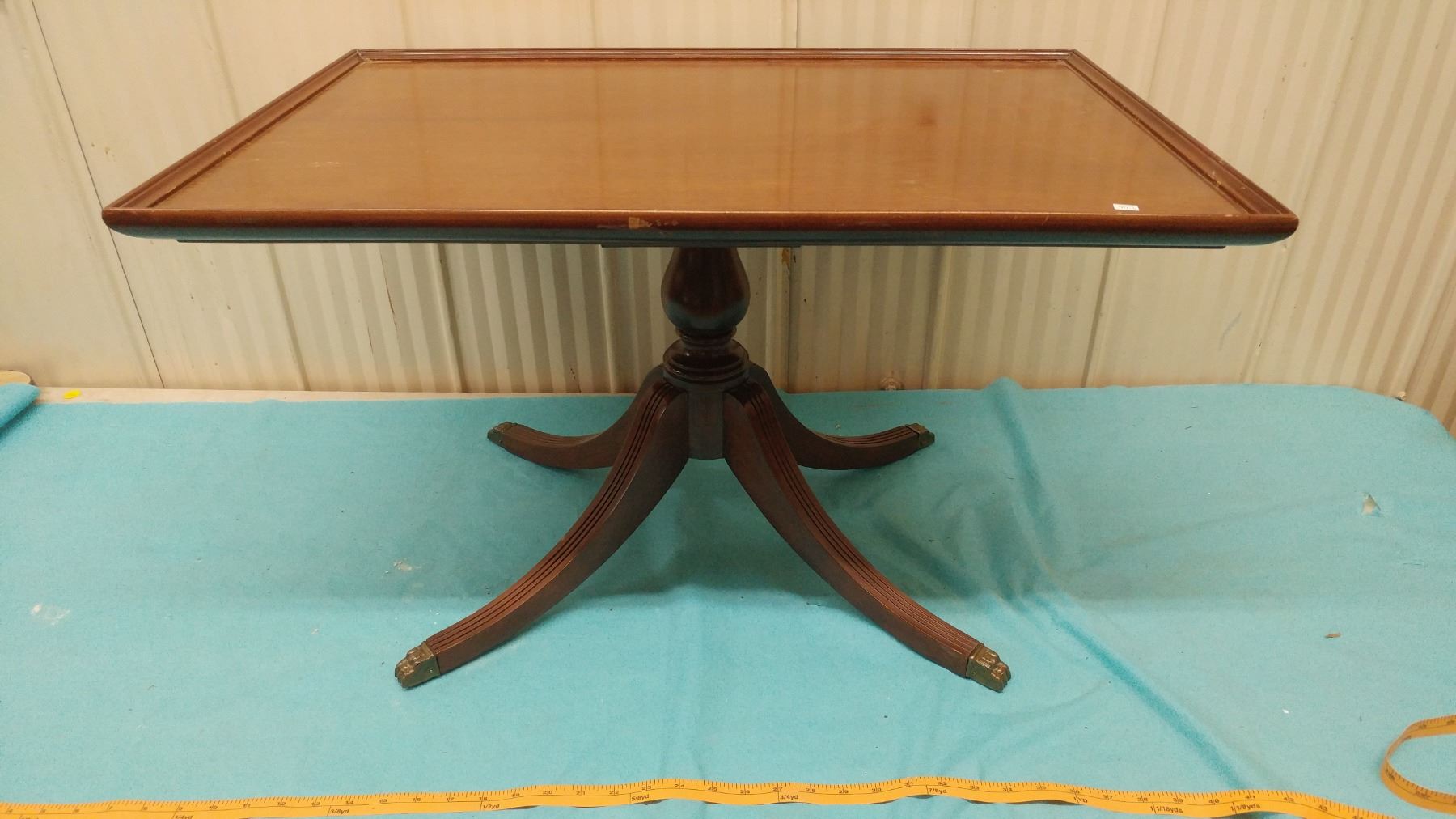 DUNCAN PHYFE COFFEE TABLE (EXCELLENT CONDITION) *29.5" X 19.5" X 17.5