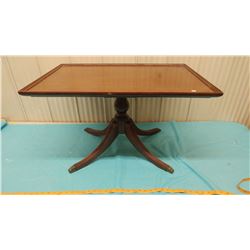 DUNCAN PHYFE COFFEE TABLE (EXCELLENT CONDITION) *29.5" X 19.5" X 17.5"*