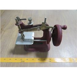 STITCH MISTRESS CHILDRENS SEWING MACHINE (GERMAN)
