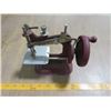Image 1 : STITCH MISTRESS CHILDRENS SEWING MACHINE (GERMAN)