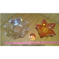 Lot of 3 glass items (2 trays, 1 paperweight