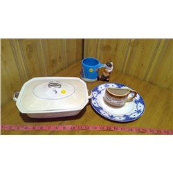 Lot of 4 glass kitchen pieces