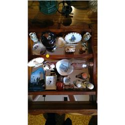 Wall hanging display shelf with knick knacks