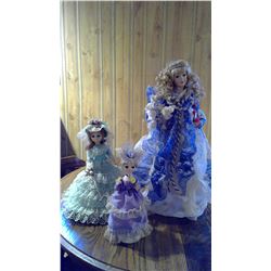 3 Display Dolls