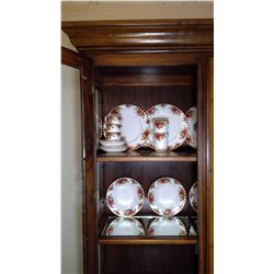 Royal Albert Dishware 'Old Country Roses' (6 piece) *missing 2 nappies* (cabinet not included)