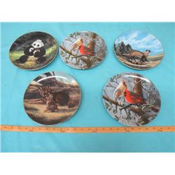 LOT OF FIVE DECORATIVE PLATES