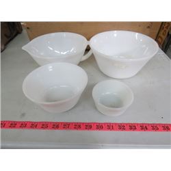 LOT OF THREE PYREX BOWLS AND A BATTER BOWL