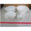 Image 1 : LOT OF THREE PYREX BOWLS AND A BATTER BOWL