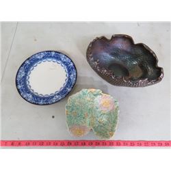 FLO BLUE PLATE AND TWO BOWLS (PLATE CHIPPED)