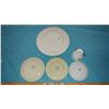 Image 2 : LOT OF ASSORTED ROYALTY DISHES (FOUR PLATES & A MUG)