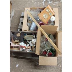 LOT OF ASSORTED COLLECTIBLES AND GLASSWARE