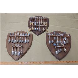 LOT OF DISPLAY RACKS AND SPOONS