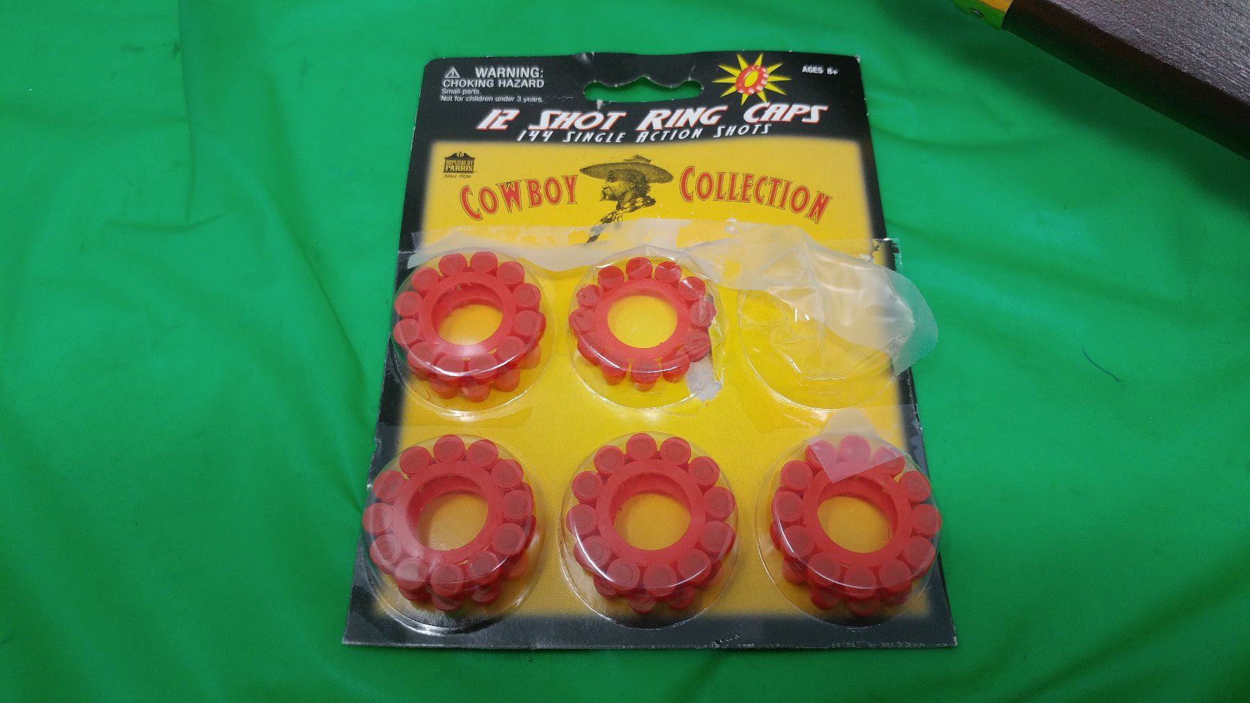 4 TOY GUNS & AMMUNITION ASSORTED