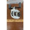 Image 2 : JOHNNY MORRIS CARBONLITE 2.0 BAITCAST REEL
