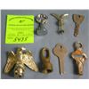 Image 1 : Group of vintage finials and keys