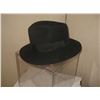 Image 5 : MICHAEL JACKSON AUTHENTIC FEDORA HAT FROM LOS ANGELES GRAMMY MUSEUM