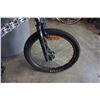Image 2 : BLACK AND WHITE NO NAME BMX BIKE