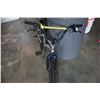 Image 4 : BLACK AND WHITE NO NAME BMX BIKE