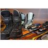 Image 4 : LOT OF SKIS, BOOTS, AND SKATES