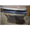 Image 2 : 4 STORAGE TOTES W/ LIDS