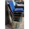 Image 2 : 5 BLUE STACKING CHAIRS 2 W/ ARMS