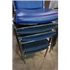 Image 3 : 5 BLUE STACKING CHAIRS 2 W/ ARMS