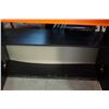 Image 5 : BLACK AND RED CABINET