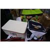 Image 4 : LOT OF 4 COOLER BAGS AND BUDWEISER STROFOAM COOLER