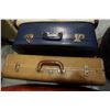Image 3 : 5 VINTAGE SUITCASES W/ BOX OF ESTATE GOODS AND BABY GATE