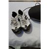 Image 2 : IPOD DOCK AND 2 PAIRS OF GOLF SHOES SIZE 8W AND 6