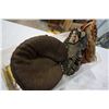 Image 4 : LOT OF VINTAGE CATCHERS MITTS AND BASEBALL