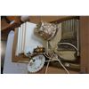 Image 1 : BOX OF COLLECTOR PLATES AND VINTAGE WALL LAMP