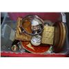 Image 1 : TOTE OF ESTATE COLLECTIBLES